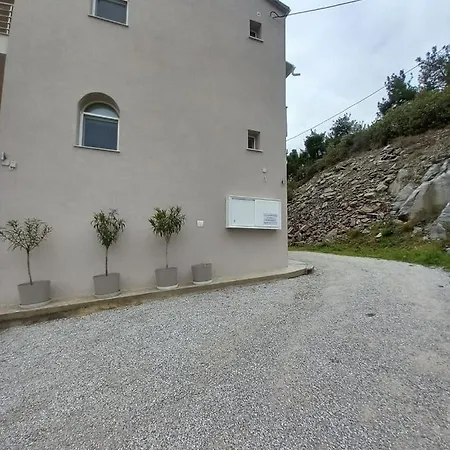 Elenis House 아파트 *