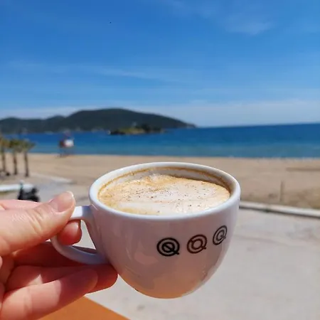 Elenis House * Néa Péramos