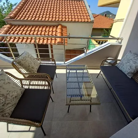 Elenis House * Néa Péramos